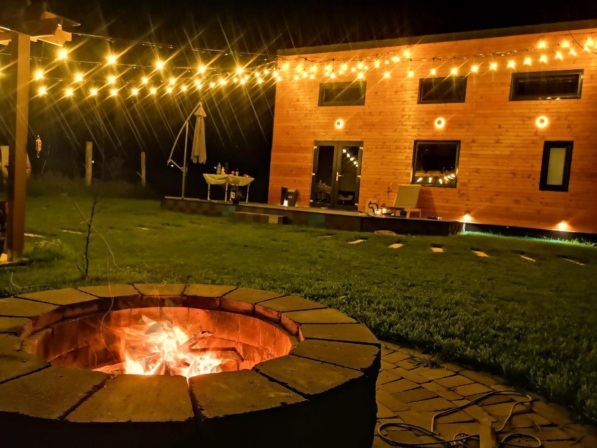 Tiny House - Baia De Fier Hotel ภายนอก รูปภาพ